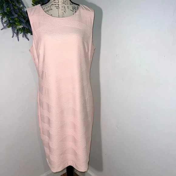 Tommy Hilfiger, 16, pink sleeveless lined ribbed rear zip logo charm sheath midi - Picture 1 of 14